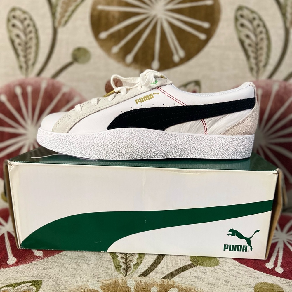 White/black Puma. Light tan suede on back and eyelets. Yellow tongue. Women’s